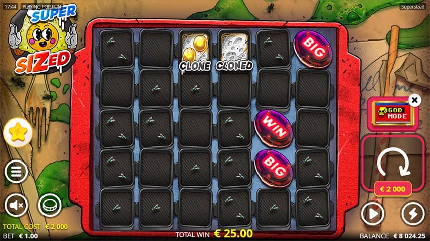 Clone symbol in action - reel grid expands during gameplay. 